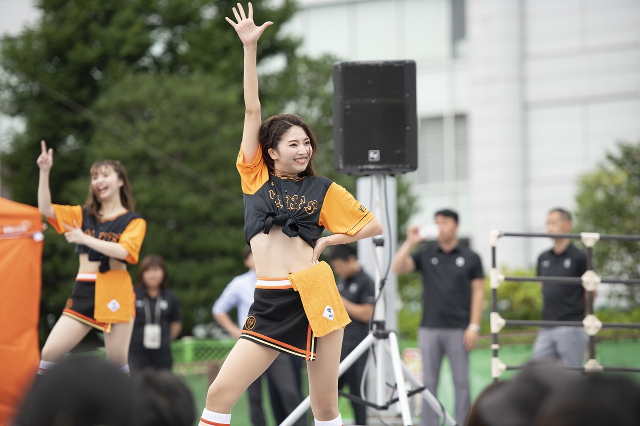 麻由奈さんは試合前イベントで華麗なダンスを披露