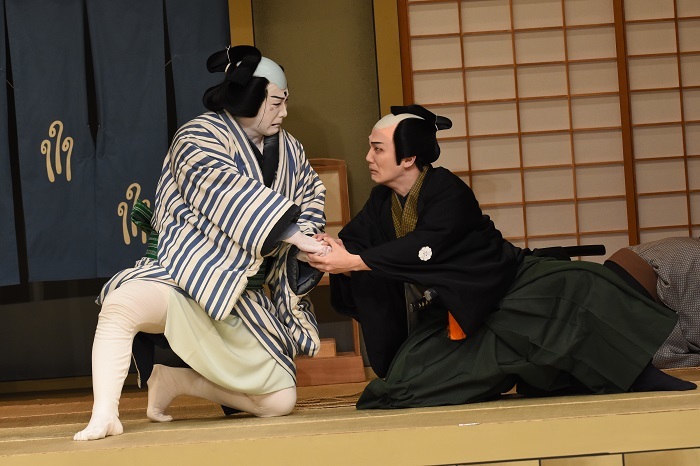 『双蝶々曲輪日記 引窓』左より濡髪長五郎＝尾上松也、南与兵衛後に南方十次兵衛=中村歌昇（2018年1月浅草公会堂） （C）松竹