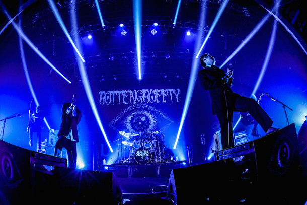 ROTTENGRAFFTY「Live Is Beautiful Tour 2015-2016」東京・豊洲PIT公演の様子。（Photo by HayachiN）