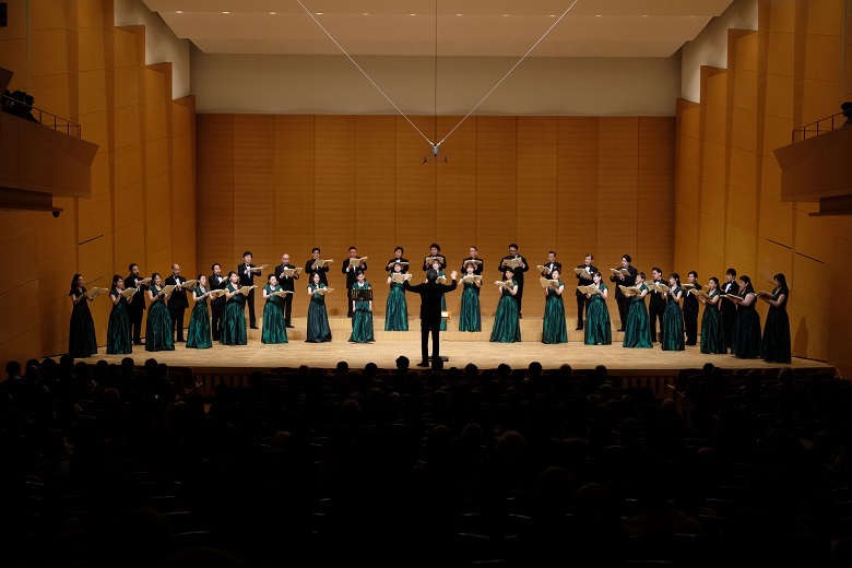 神戸市混声合唱団 (C)H.Ozawa　写真提供：神戸市民文化振興財団