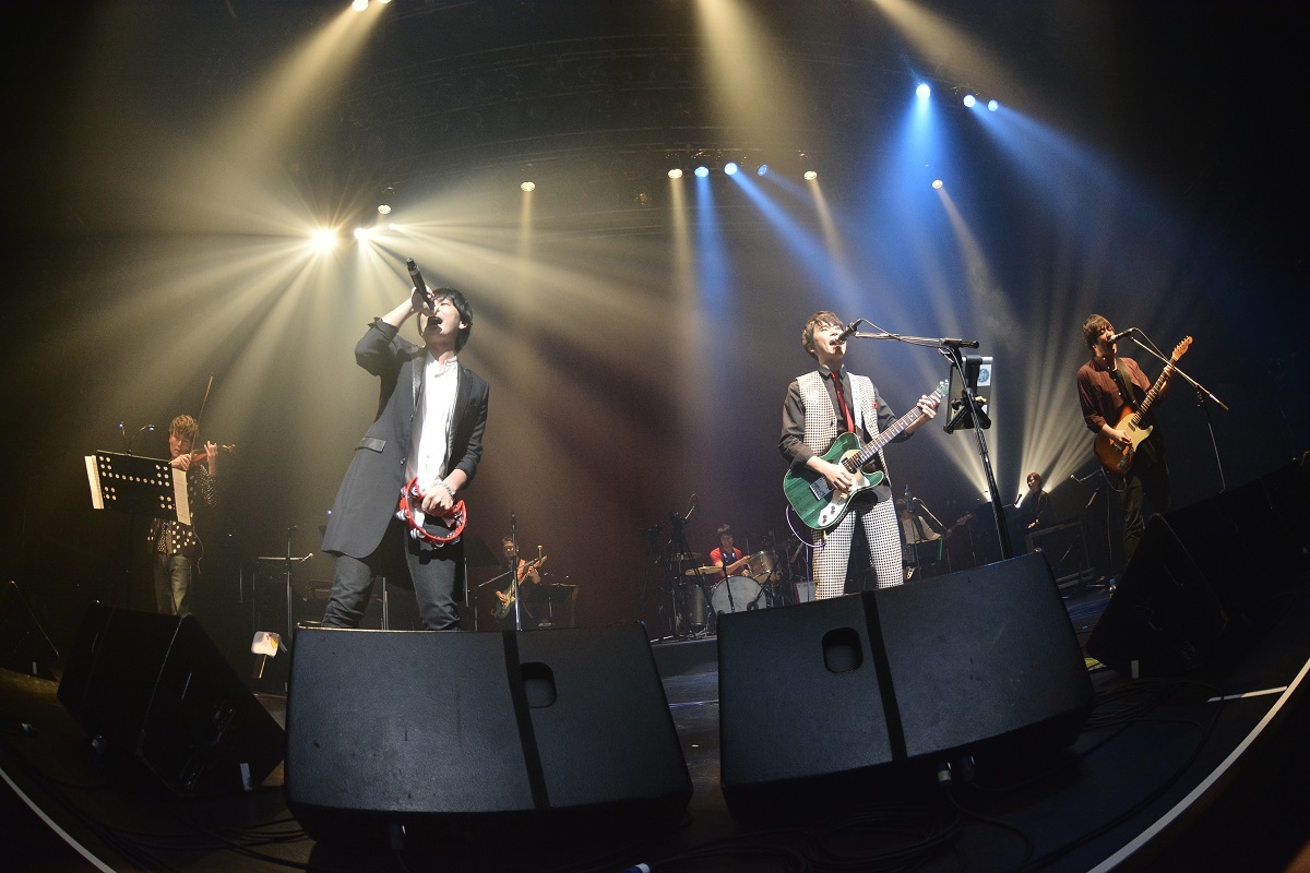 磯貝サイモン/山村隆太、阪井一生（flumpool）/吉田翔平/神宮司治 撮影＝小川舞