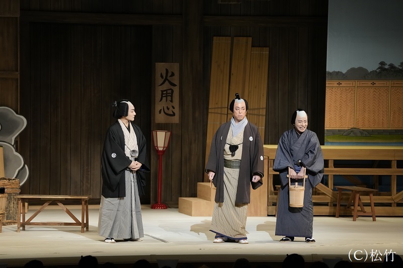 夜の部『歌舞伎絶対続魂 幕を閉めるな』（左より）座元藤川半蔵=片岡愛之助、竹田出雲=市川男女蔵、竹田出雲弟子半二=中村鶴松