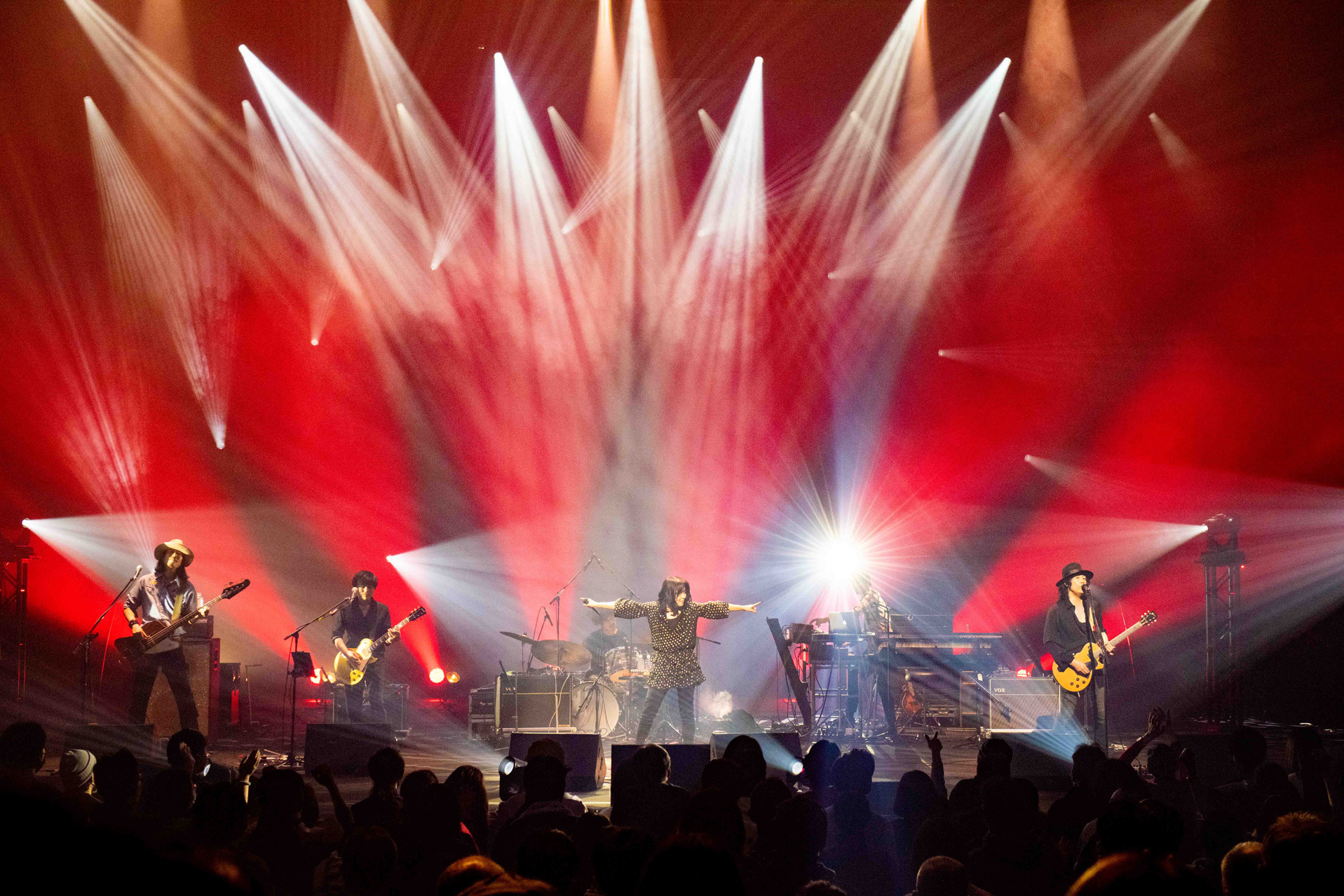 『LOVE PSYCHEDELICO Live Tour 2022”A revolution”』 写真＝オフィシャル提供（撮影：河上良）