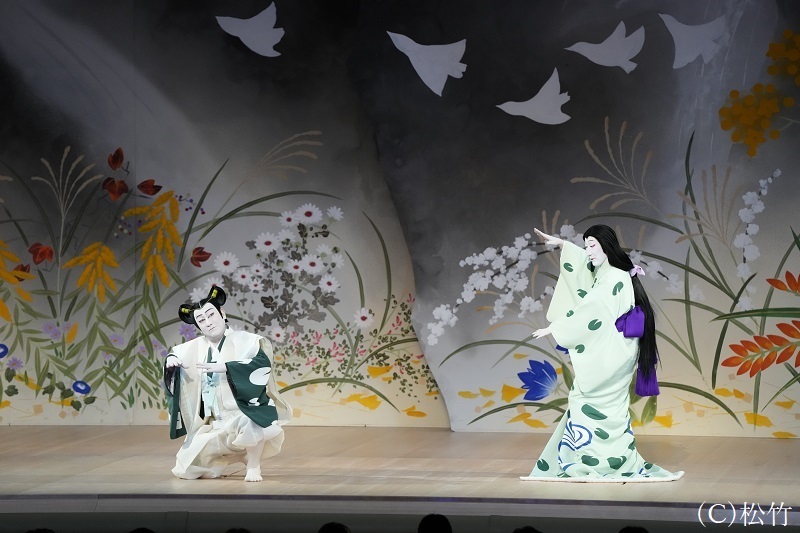 昼の部『鳥獣戯画絵巻』（左より）男蛙=中村芝翫、女蛙=中村萬壽