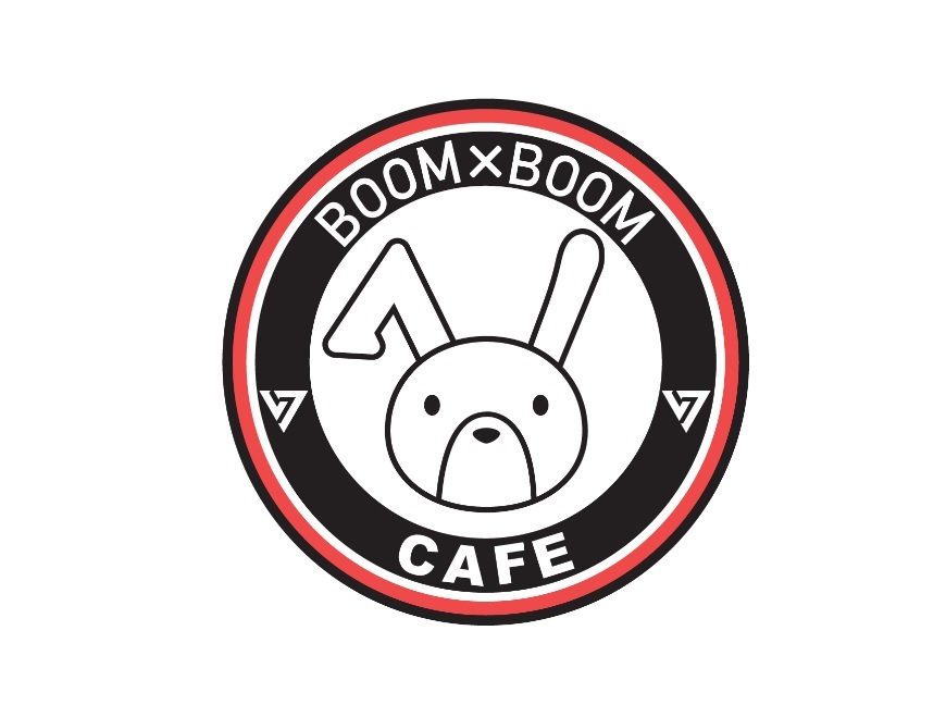 SE7EN「BOOM BOOM CAFÉ」ロゴ