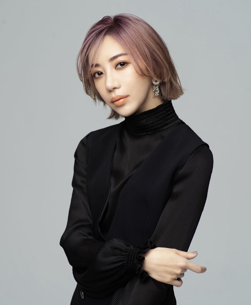 的羽廻：美弥るりか 　　　　　　　(C)「UNREAL-不条理雑貨店-」製作委員会
