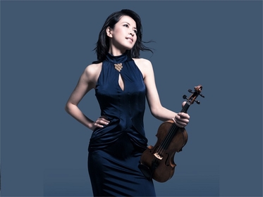 ヴァイオリニスト/作曲家・川井郁子、実力派メンバーと共にビルボードライブ大阪のステージに登場