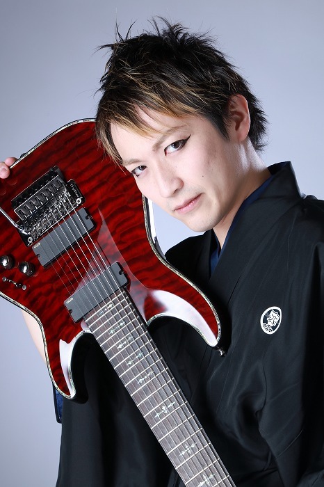 ギター担当の坂田善也。