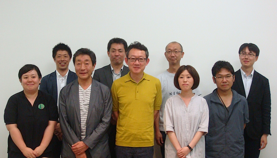 「AAF」「あいちトリエンナーレ」「Minatomachi Art Table，Nagoya」関係者の面々。前列左から2番目がAAFネットワーク実行委員会の芹沢高志事務局長、前列左から3番目があいちトリエンナーレ2016の港千尋芸術監督