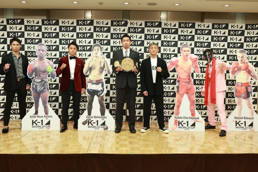 左から池田、石井、1人おいて黒田、壬生狼の日本人4選手。中央は中村プロデューサー (C)K-1