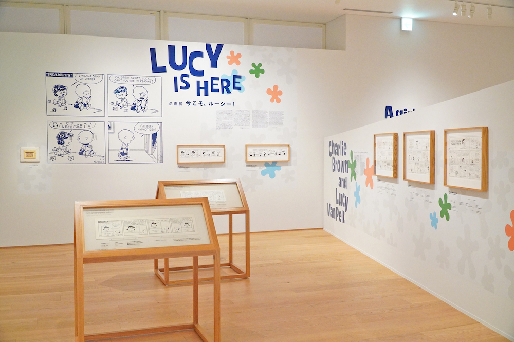 スヌーピーミュージアム　企画展『今こそ、ルーシー！』LUCY IS HERE (C) Peanuts Worldwide LLC