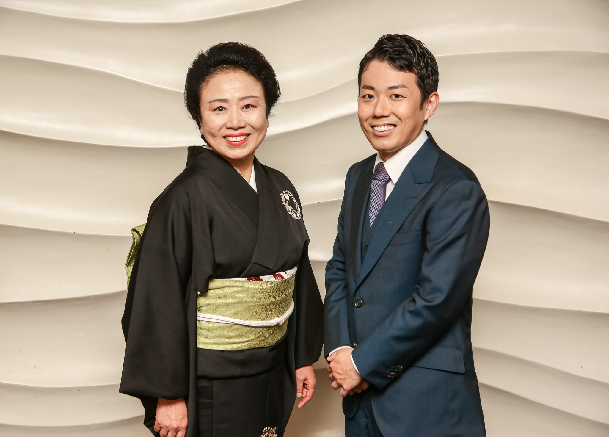 藤山直美（左）と藤山扇治郎