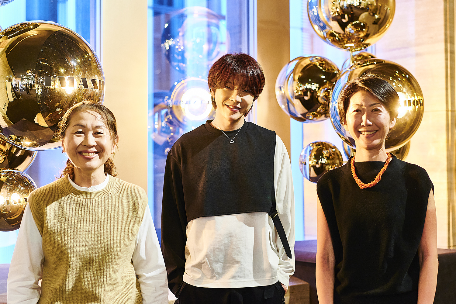 写真左から：掛田薫、ユナク、小枝絵麻（敬称略）