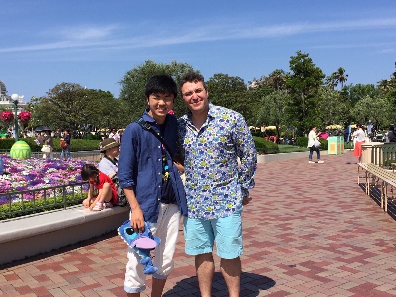 ヴェンゲーロフ氏とディズニーランドへ行った時の写真