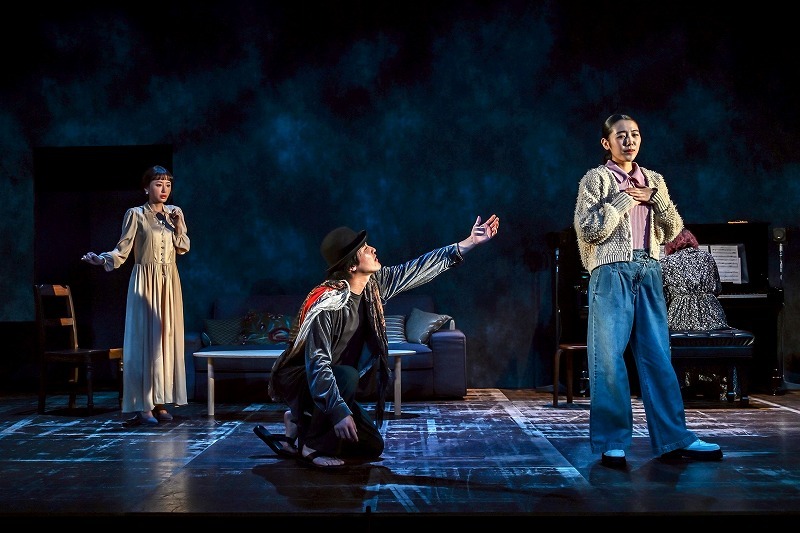 左から 松本まりか、中山求一郎、湯川ひな