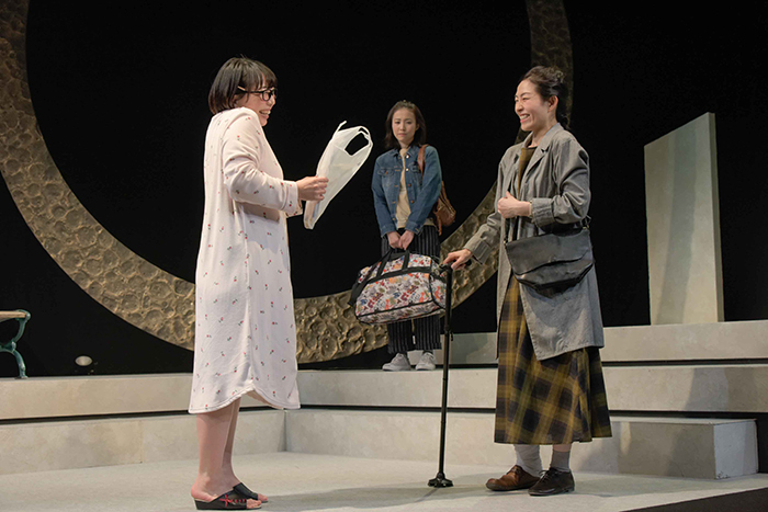 ベッド＆メイキングス 第6回公演『こそぎ落としの明け暮れ』 撮影：露木聡子