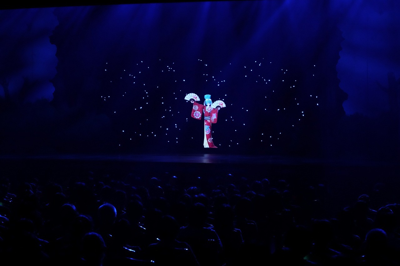 『萬代春歌舞伎踊』出雲のお国を演じる初音ミク