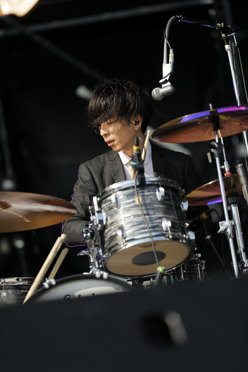 THE BAWDIES