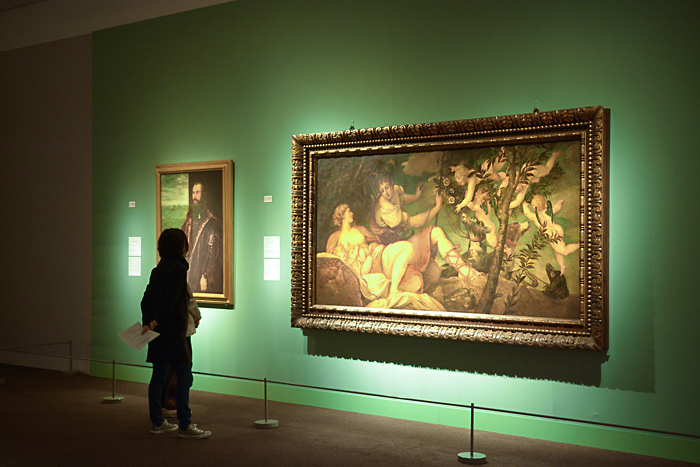 左から、ティントレットと工房《ヴェネツィア提督の肖像》1570年代、フィレンツェ、ウフィツィ美術館 　ヤコポ・ティントレット《ディアナとエンディミオン（もしくはウェヌスとアドニス）》1543-44年、フィレンツェ、ウフィツィ美術館