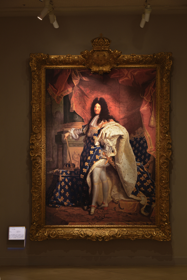 リゴー《ルイ14世の肖像》　ルーヴル美術館所蔵　※写真は大塚国際美術館の展示作品を撮影したもの