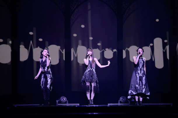 Kalafina「far on the water」東京・東京国際フォーラム ホールA公演の様子。（写真提供：スペースクラフト・エンタテインメント）