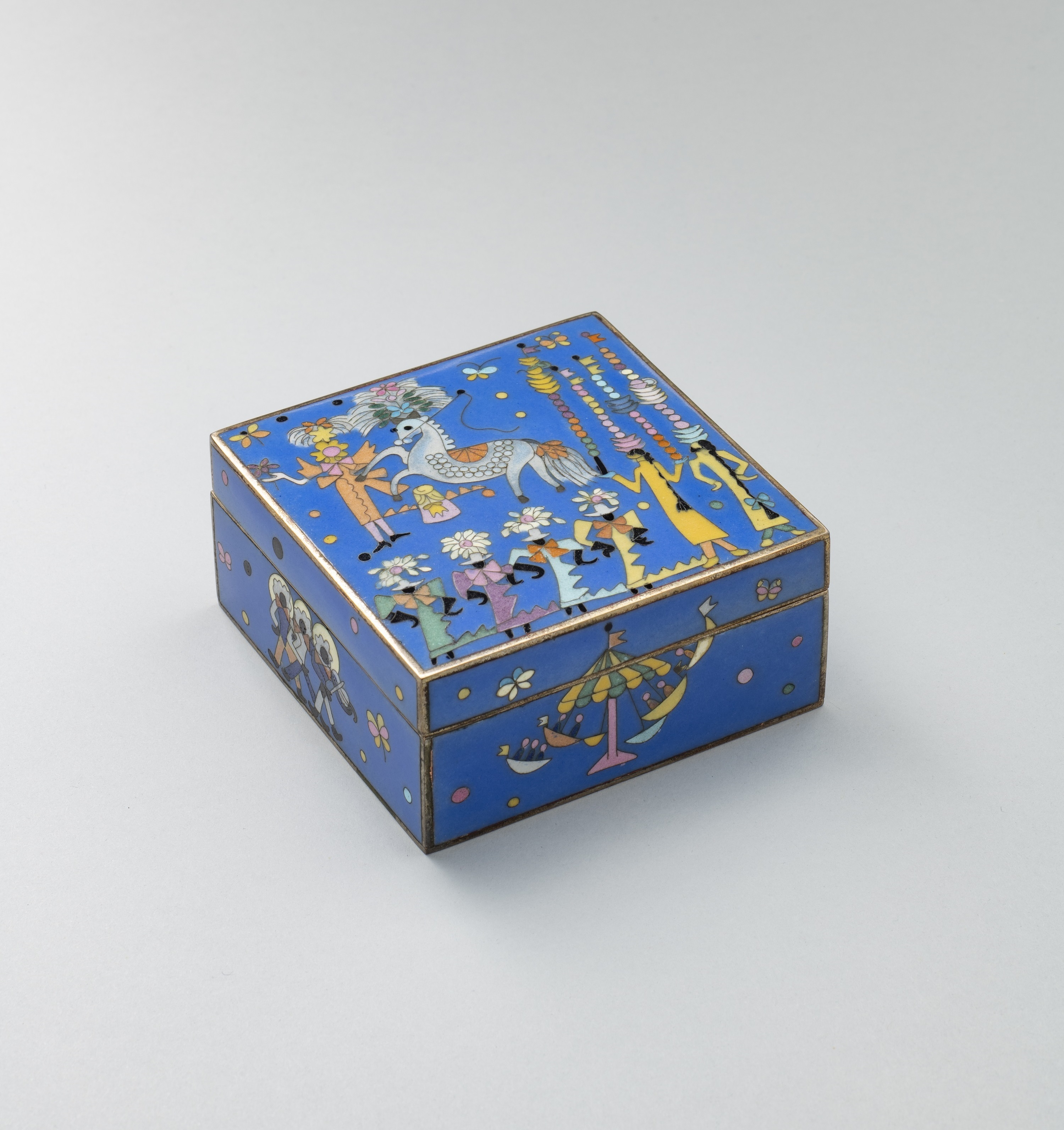 上野リチ・リックス 「七宝飾箱：馬のサーカス Ⅰ」1950年頃［再製作：1987年］、京都国立近代美術館蔵