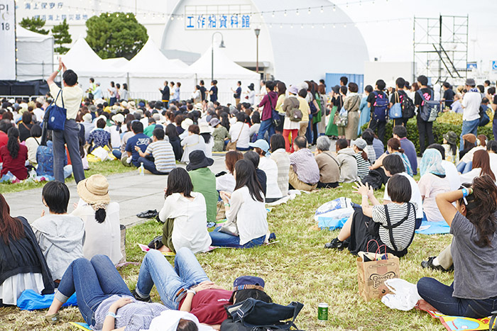 GRASS stageのオーディエンスたち  [撮影：大橋祐希]