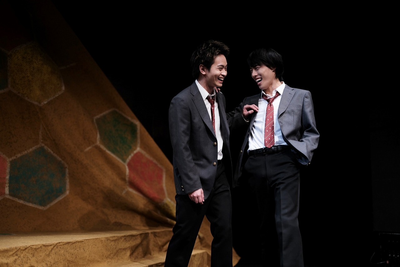 （左から）桑畑亨成、佐藤颯人