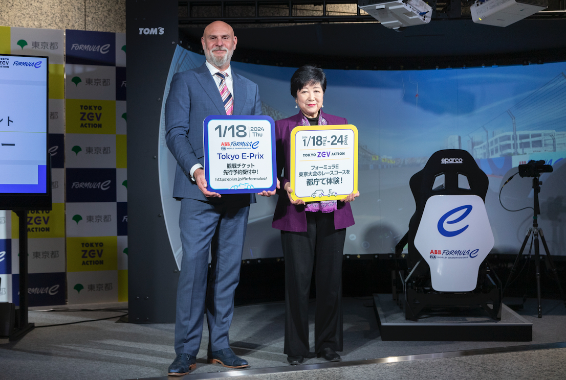 『Tokyo E-Prix』のPRイベントに出席したジェフ・ドッズCEOと小池百合子東京都知事