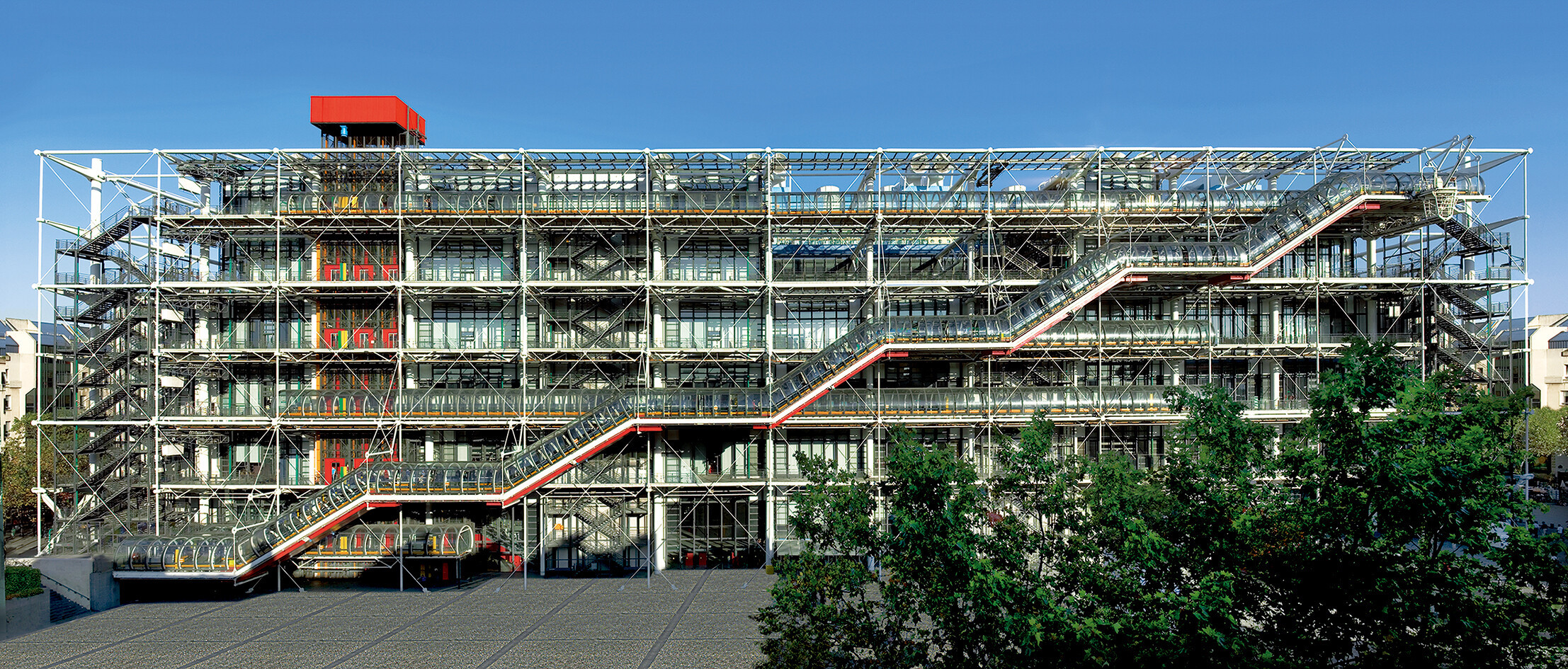 ポンピドゥーセンター外観 Centre Pompidou, architectes Renzo Piano et Richard Rogers, photo : G. Meguerditchian (c) Centre Pompidou, 2020