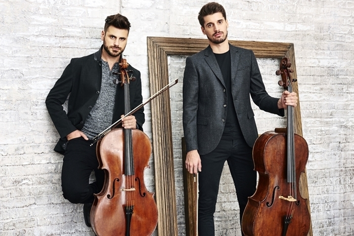 2CELLOS（Photo by Roger Rich）