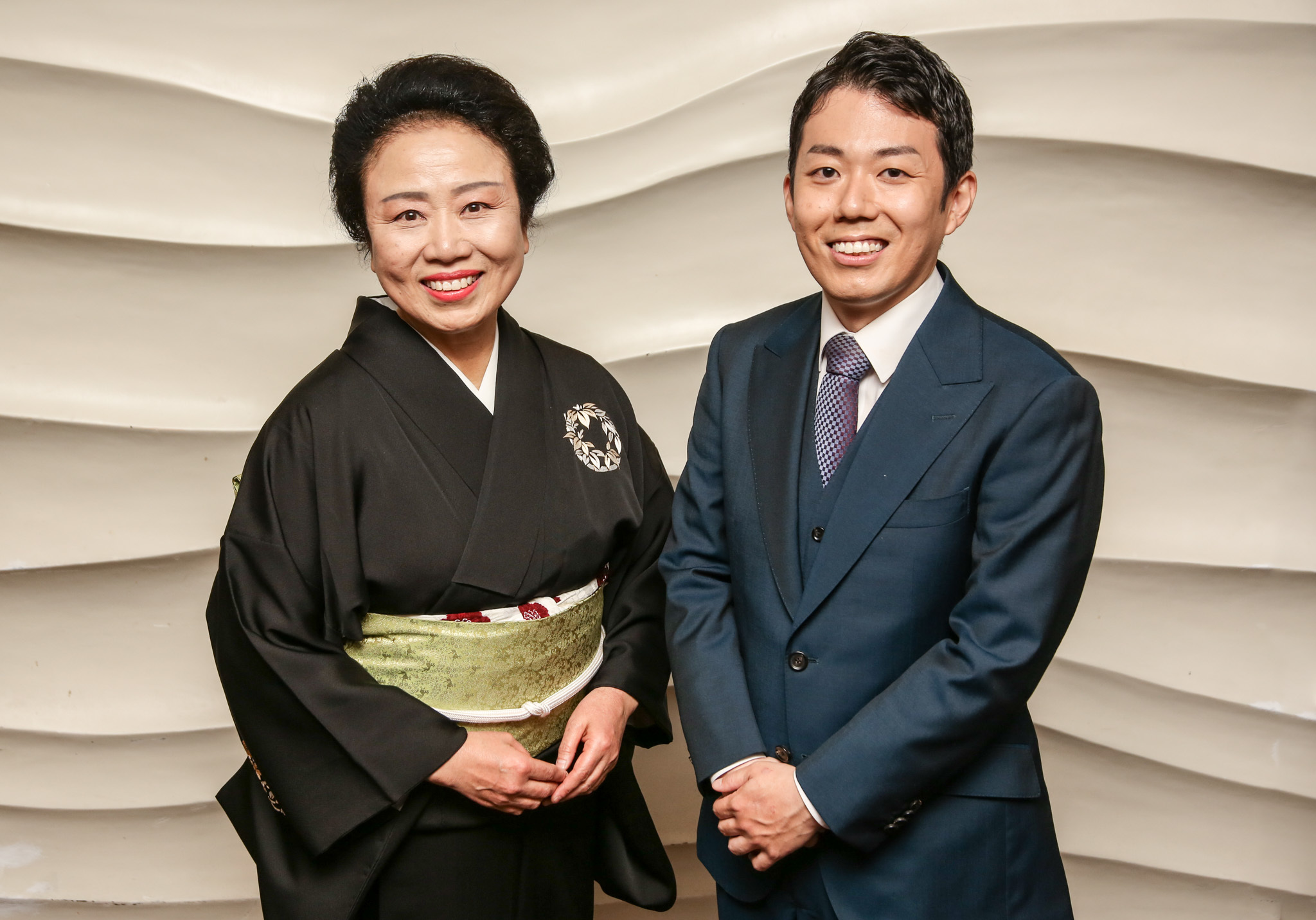 藤山直美（左）と藤山扇治郎