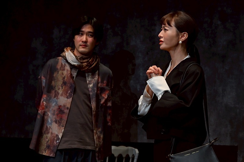 左から 中山求一郎、松本まりか