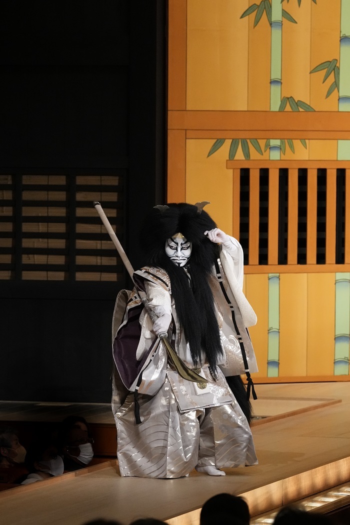 第二部『船弁慶』平知盛の霊=中村鷹之資 ／(C)松竹