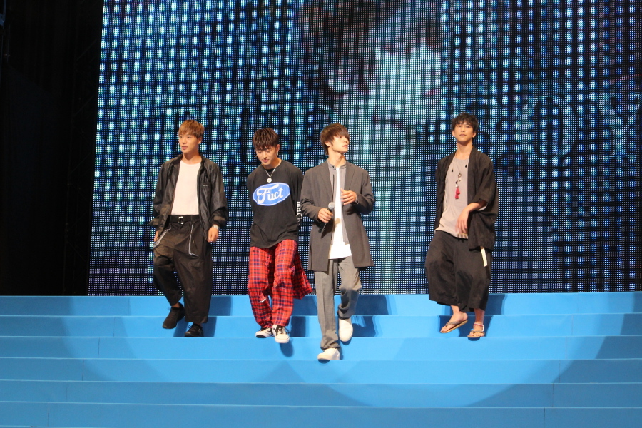 【RUDE BOYS】（左から）ZEN、佐野玲於、窪田正孝、佐野岳 窪田：おつでーす。よろしくお願いします。