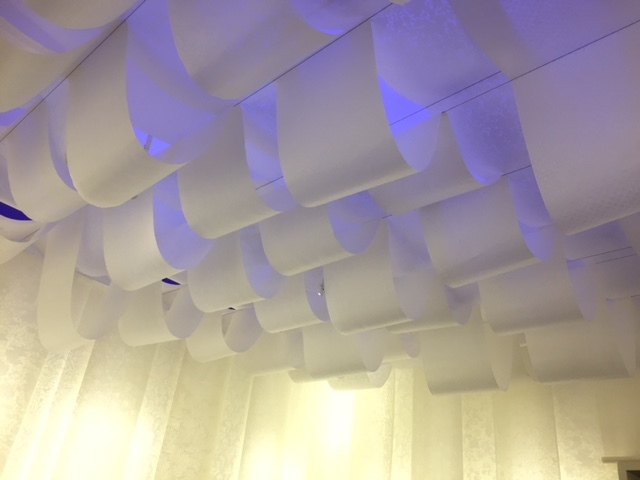 第3室、和紙のやわらかな光が織り成すあたたかみのある展示空間