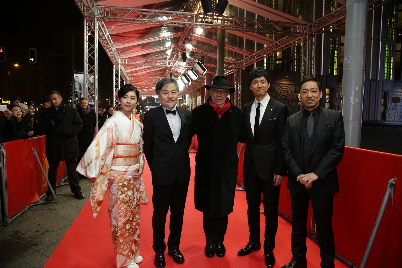 左から　竹内結子、黒沢清監督、ディーター・コスリックベルリン映画祭ディレクター、西島秀俊、香川照之
