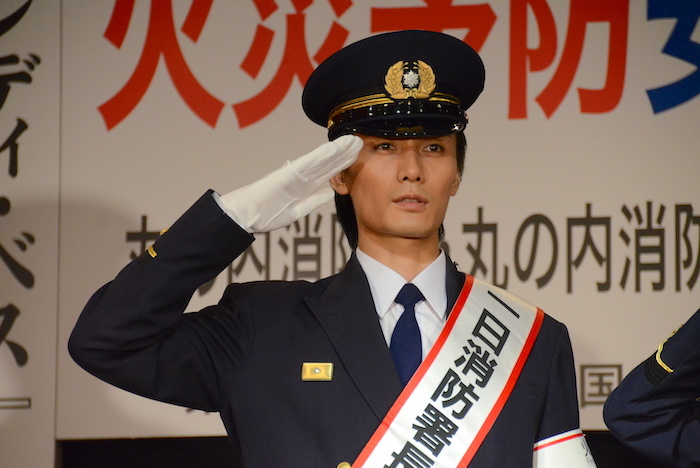 1日消防署長に就任した加藤和樹