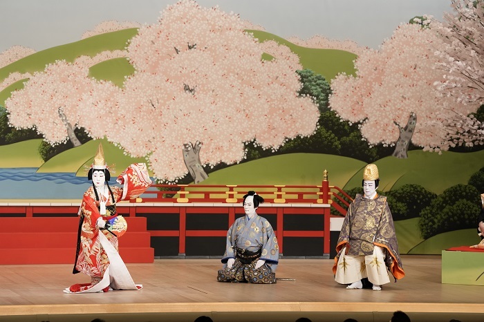 昼の部『義経千本桜』（左より）白拍子三芳野=片岡孝太郎、鷲尾三郎=市川染五郎、源義経=中村又五郎 ／(C)松竹