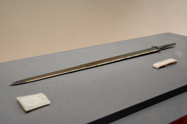 《玉装剣（ぎょくそうけん）》　前漢時代・前2世紀