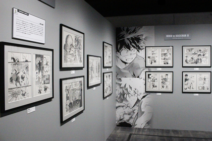「堀越耕平『僕のヒーローアカデミア』原画展」大阪で開催中、原稿や作者コメントと共に最終回まで振り返る展示に