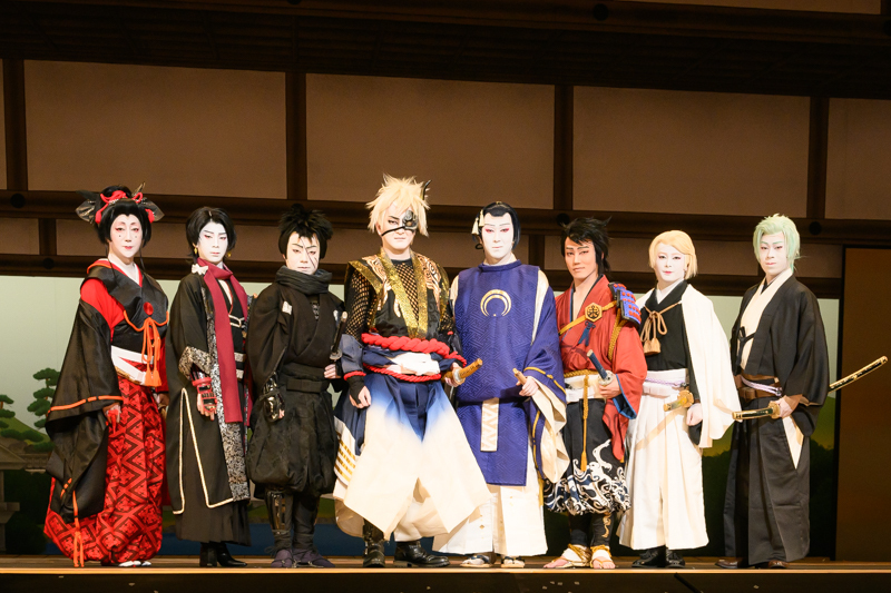 尾上松也は演出だけでなく、三日月宗近と羅刹微塵の二役を早替りでつとめた。