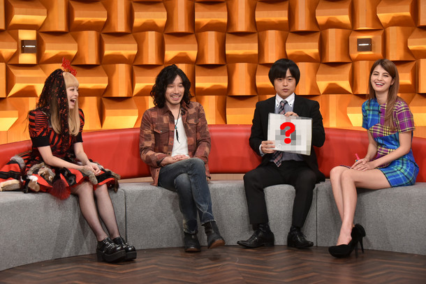 写真左よりきゃりーぱみゅぱみゅ、斉藤和義、バカリズム、マギー。 (c)日本テレビ