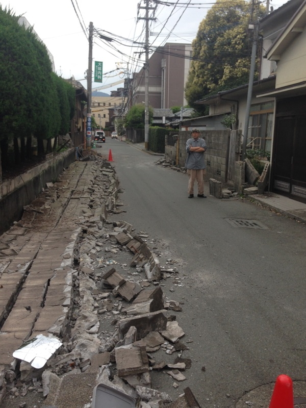 天野天街　熊本市内にて（撮影：小林夢二）