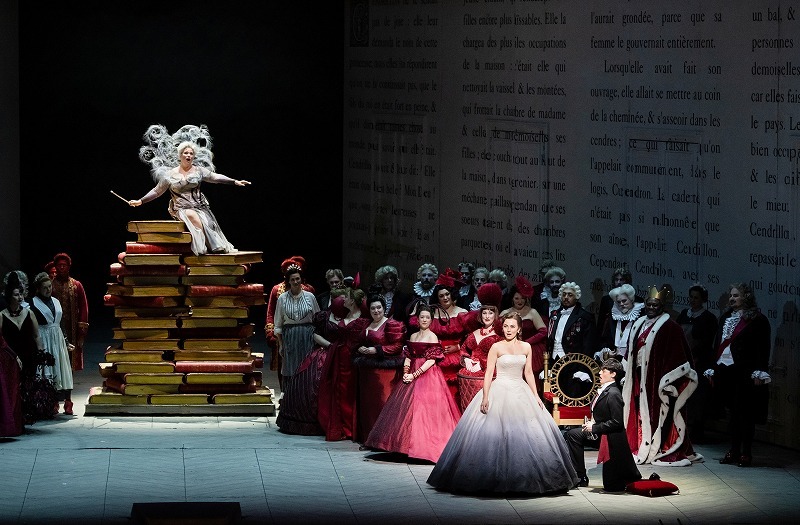 《シンデレラ》(c)Karen Almond／Metropolitan Opera