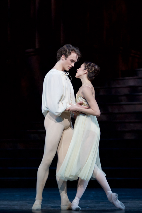 Romeo and Juliet. Matthew Ball as Romeo, Yasmine Naghdi as Juliet.  ©ROH, 2015. Photographed by Alice Pennefather 