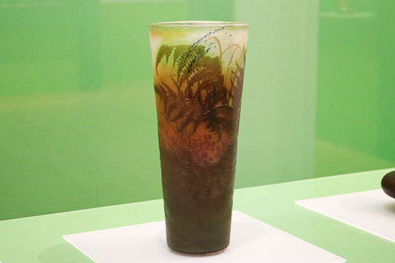 《羊歯文花瓶》（1895～1900年、北澤美術館）