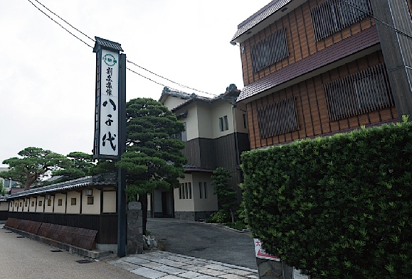 今年新たに上演場所となった、三重県松阪市の『割烹旅館 八千代』。多くの文人や墨客から慕われる大正10年創業の老舗旅館で、今年、国の登録有形文化財（建造物）に指定された　　撮影：松原豊