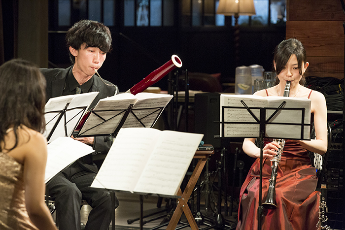 皆神陽太(ファゴット)、藤田華(クラリネット) (撮影＝鈴木久美子)