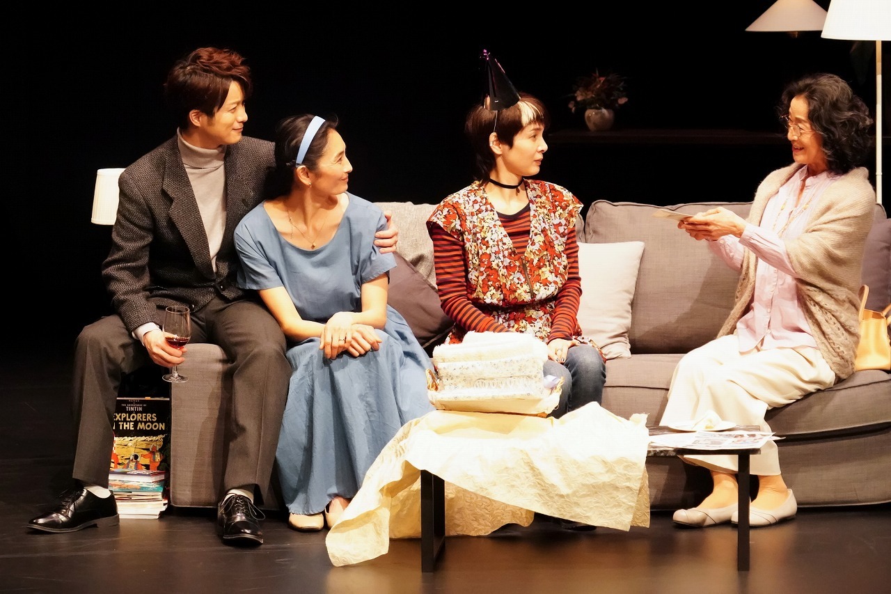（左から）田代万里生、小島聖、占部房子、木野花 　撮影：田中亜紀
